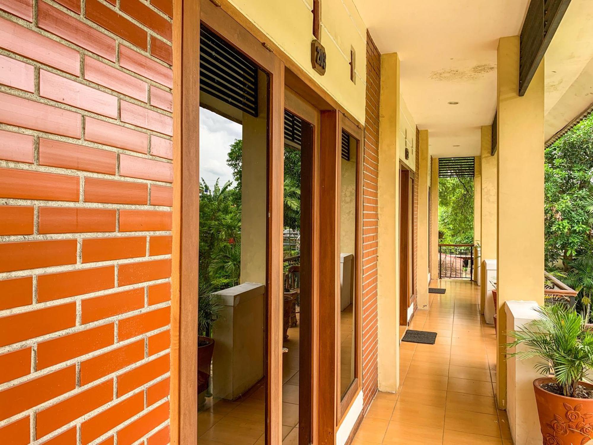 Urbanview Sasono Putro Condoongcatur By Reddoorz Kejayan Экстерьер фото