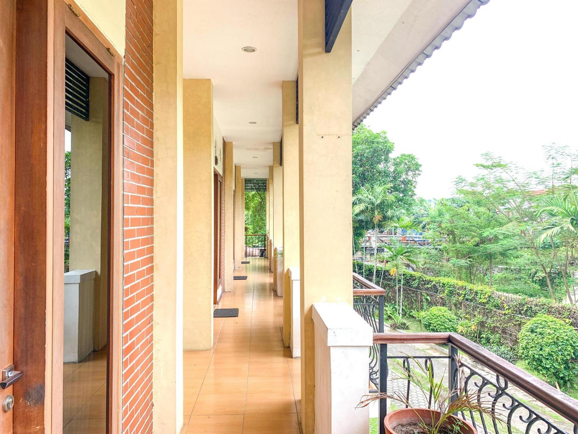 Urbanview Sasono Putro Condoongcatur By Reddoorz Kejayan Экстерьер фото