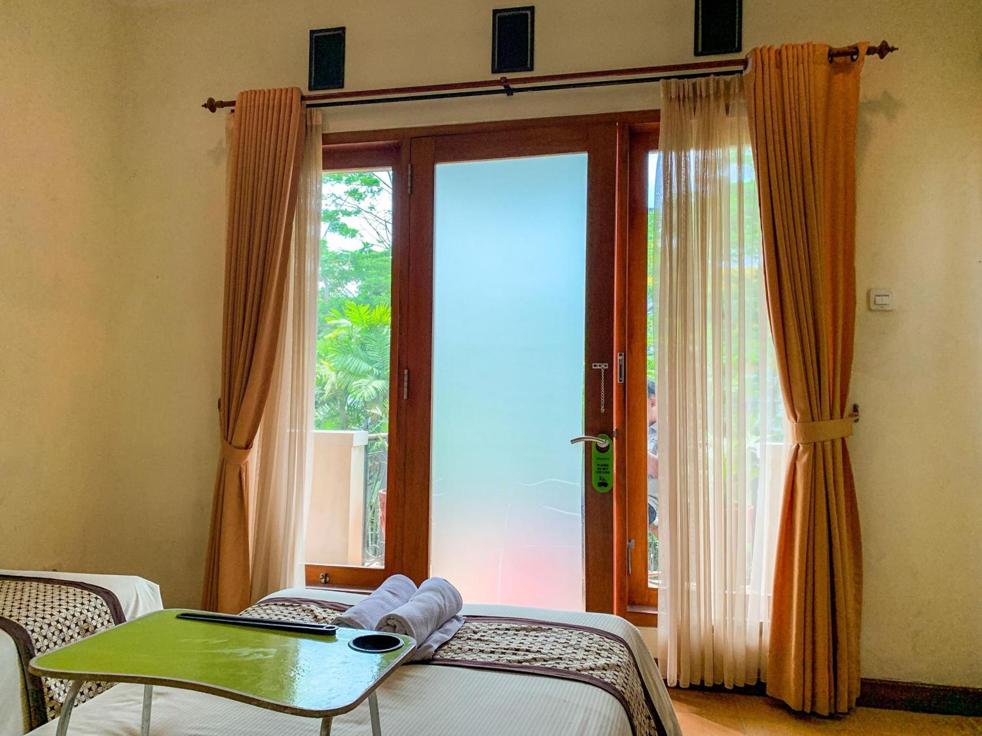 Urbanview Sasono Putro Condoongcatur By Reddoorz Kejayan Экстерьер фото
